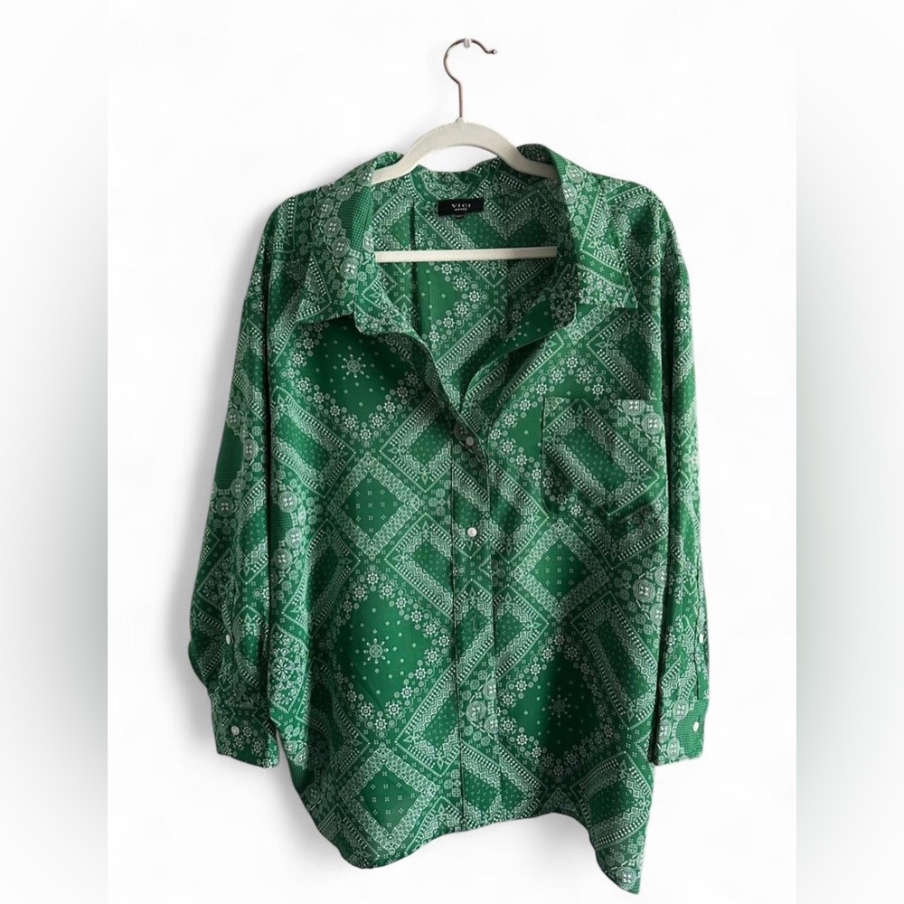 Women’s Vici bandana button down top